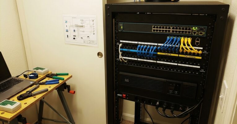 Rack 19" Infrastruttura IT - Infrastruttura di Rete e Cablaggio Strutturato Ediltasc installazione rack 19 pollici e configurazione reti Cisco CCNA per smart home e uffici a Roma e Lazio